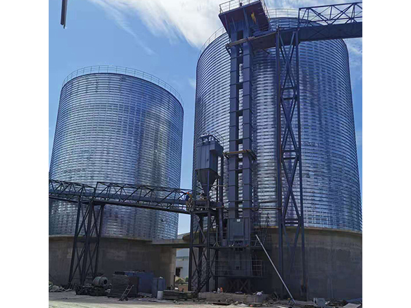 江苏常州溧阳工地1万吨水泥钢板仓完工